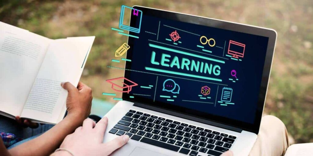 Educación online impulsa la empleabilidad, pero enfrenta retos de atención e interacción