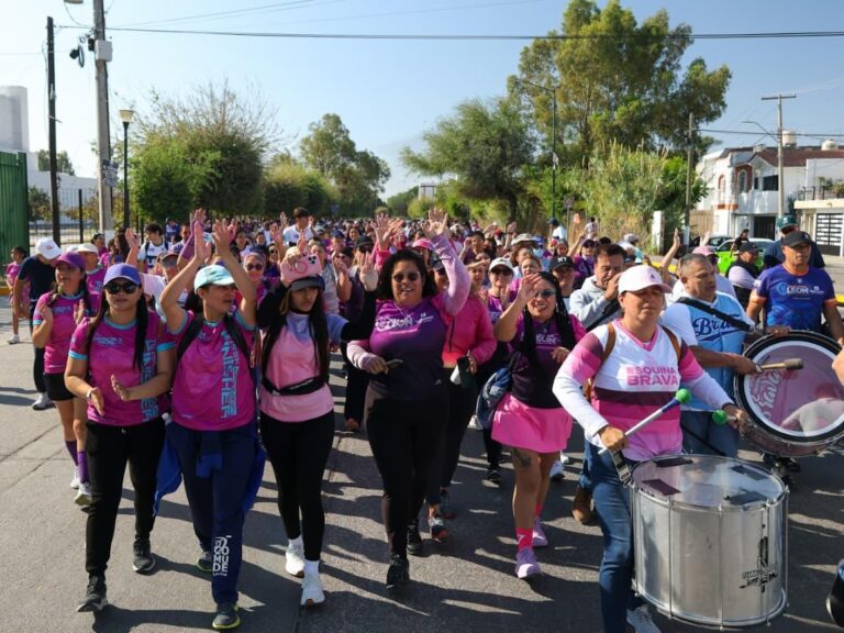 León conmemoria el Día Internacional de la Mujer con caminata recreativa