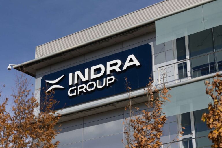 Salida de grandes accionistas redefine el futuro financiero de Indra