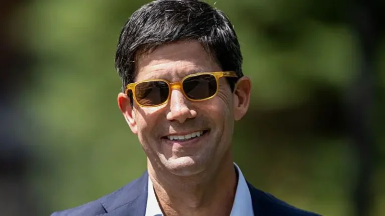 Kevin Warsh toma el control de la Fed en medio de presiones de Trump y temor por la inflación